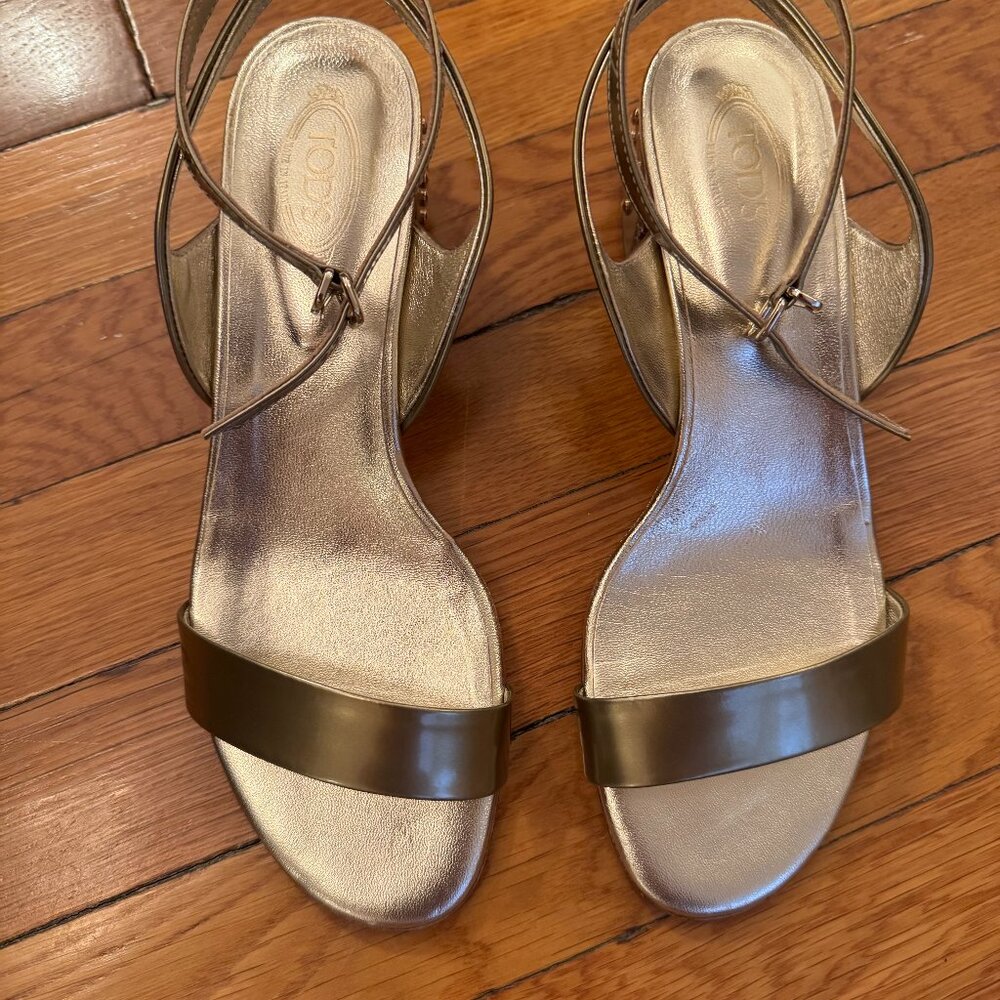 TOD’S Gold Leather Block Heel Sandals, Size 7.5 - Picture 2 of 7